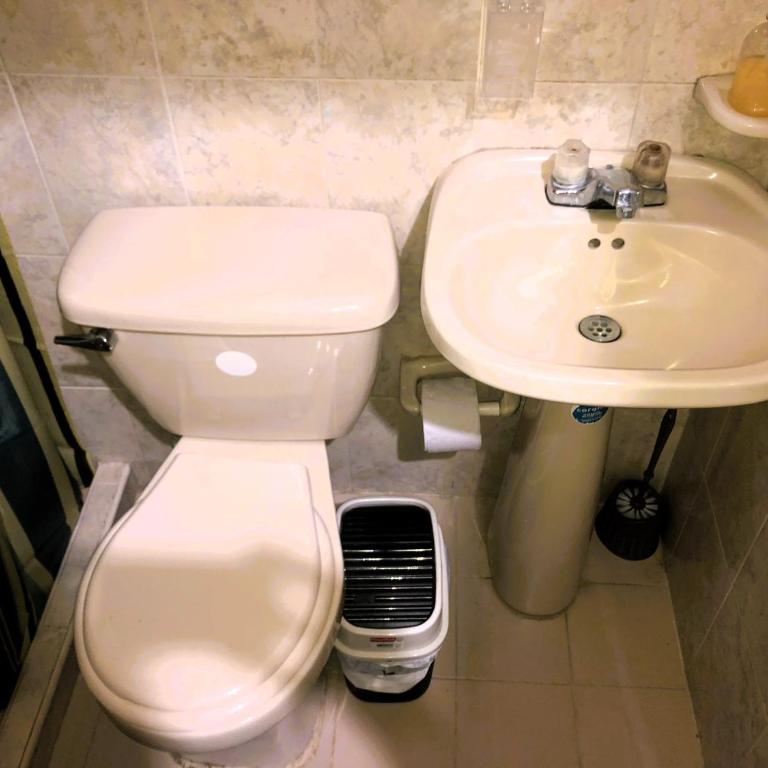 Apartamento con buena ubicación PARA FAMILIA Grande - Apartamento - 5
