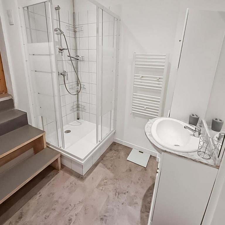 Charme et confort proche du port et des plages - Two-Bedroom Apartment - 25