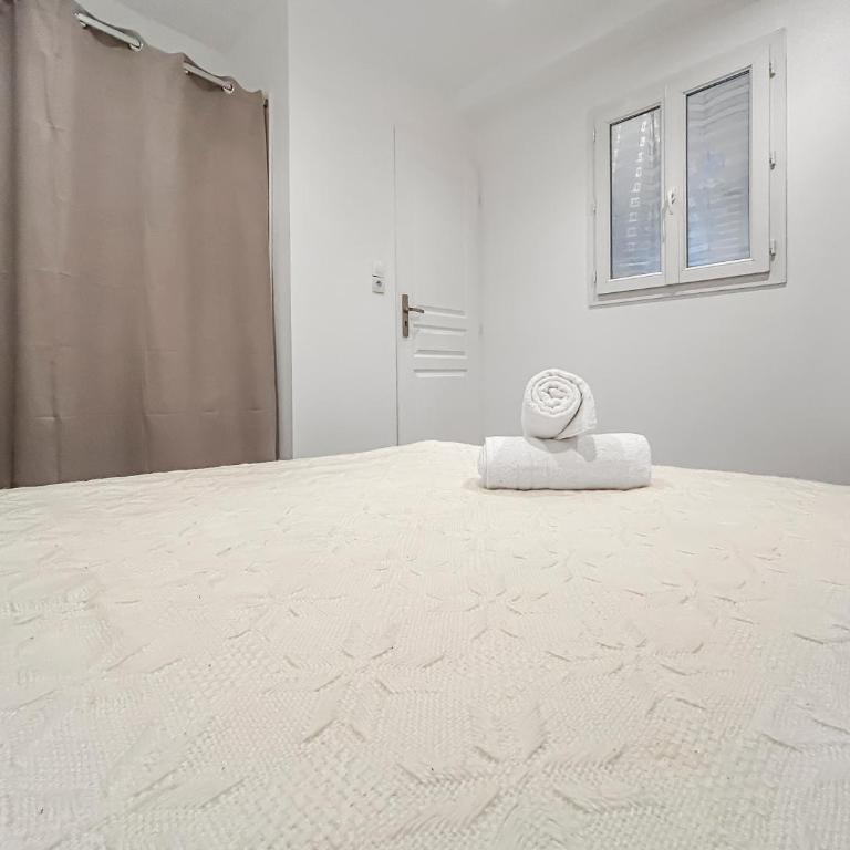 Charme et confort proche du port et des plages - Two-Bedroom Apartment - 17