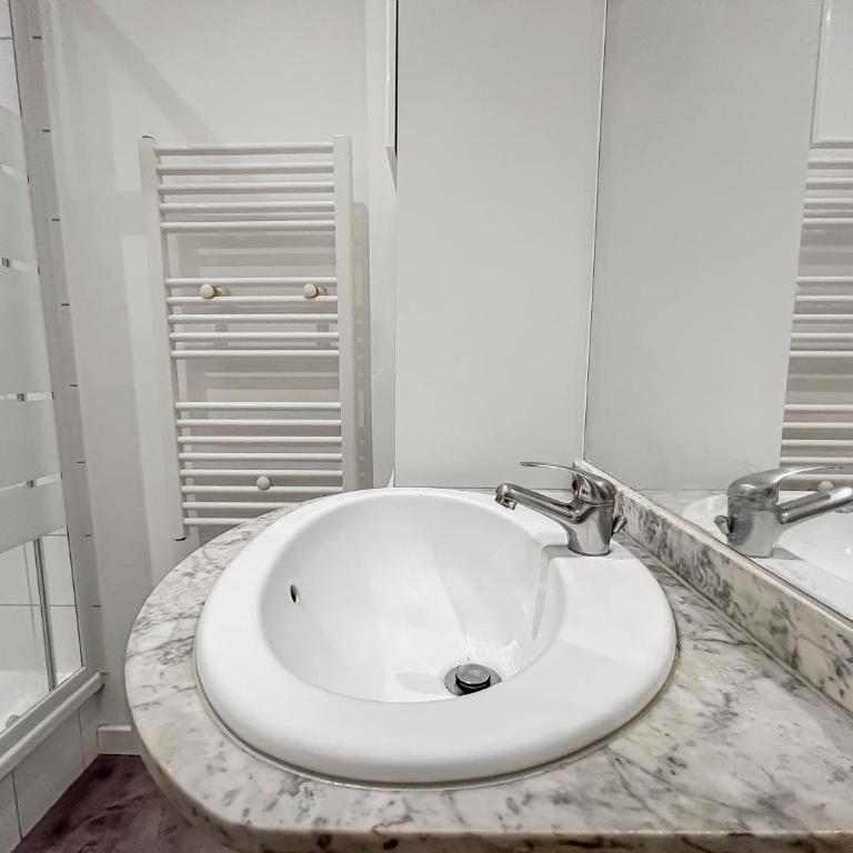 Charme et confort proche du port et des plages - Two-Bedroom Apartment - 23
