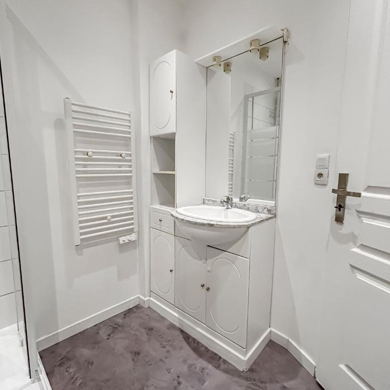 Charme et confort proche du port et des plages - Two-Bedroom Apartment - 22