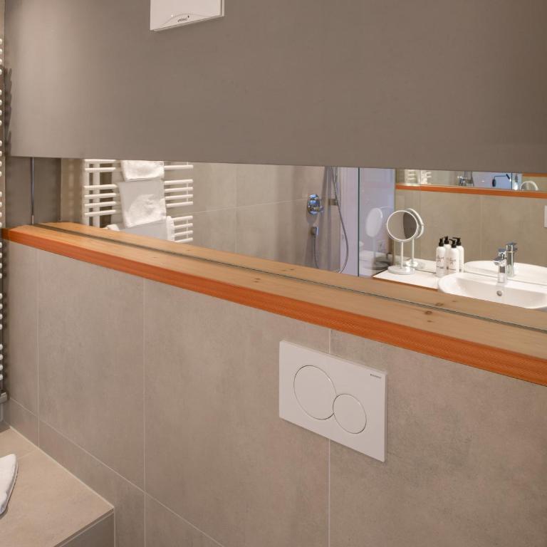 Biohotel Gralhof - Doppelzimmer mit Seeblick - 5