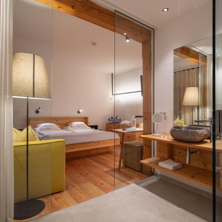 Biohotel Gralhof - Doppelzimmer mit Seeblick - 4