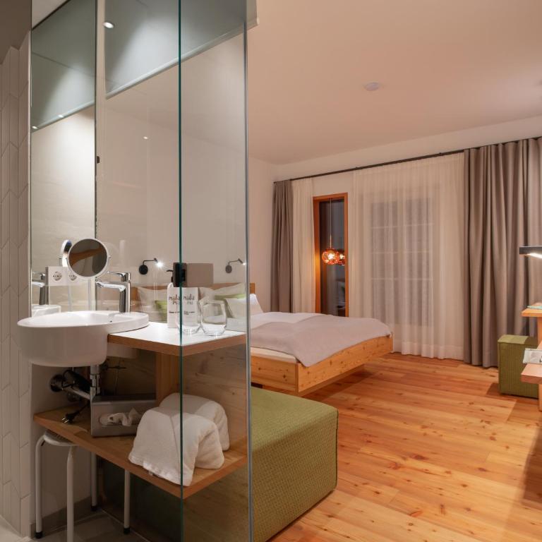Biohotel Gralhof - Doppelzimmer mit Seeblick - 6