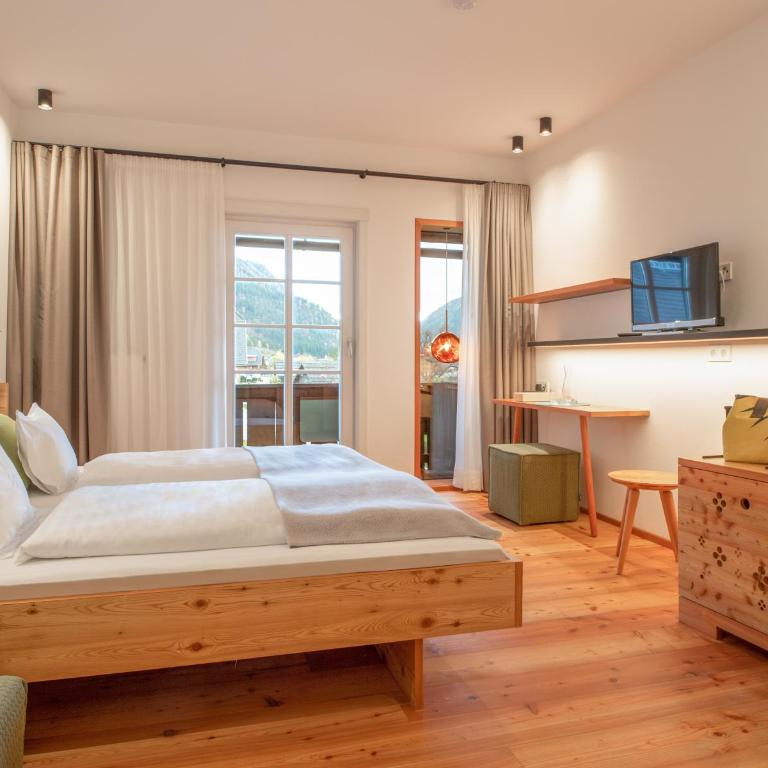Biohotel Gralhof - Doppelzimmer mit Seeblick - 3