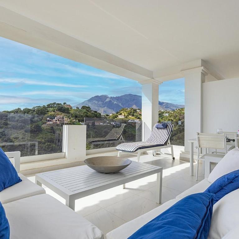 Chic Penthouse with Scenic Views at Estepona Hills! - Apartamento de 2 dormitorios con vistas a la montaña - 1