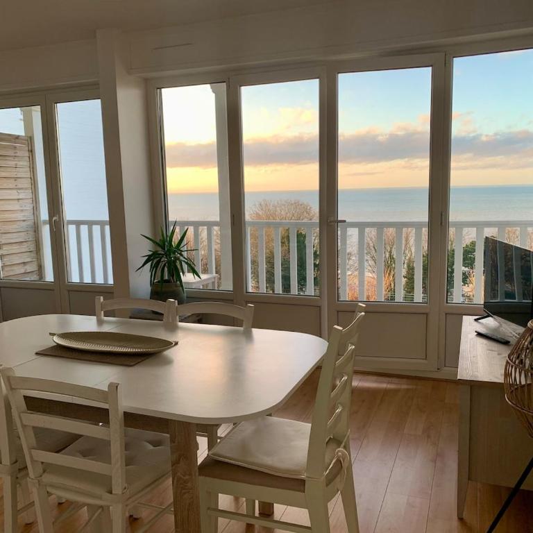 Vacances à Trouville en famille vue mer - Two-Bedroom Apartment with Terrace and Sea View - 2