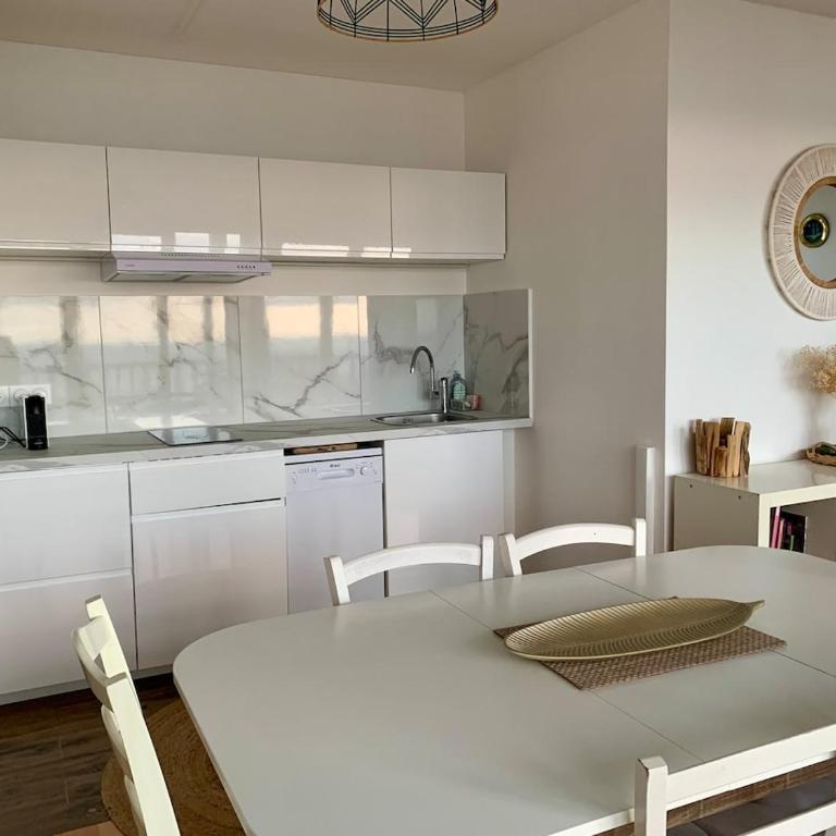 Vacances à Trouville en famille vue mer - Two-Bedroom Apartment with Terrace and Sea View - 30