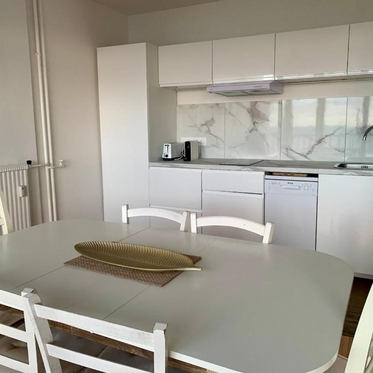 Vacances à Trouville en famille vue mer - Two-Bedroom Apartment with Terrace and Sea View - 27