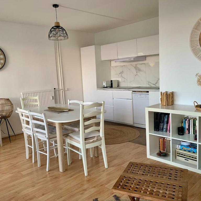 Vacances à Trouville en famille vue mer - Two-Bedroom Apartment with Terrace and Sea View - 26
