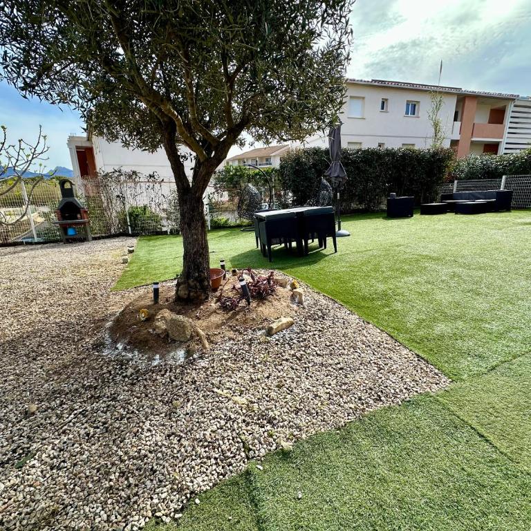 Appartement Cardellina - rez-de-jardin , parking privé - 6 couchages, centre Calvi & plage à pied - Two-Bedroom Apartment - 2