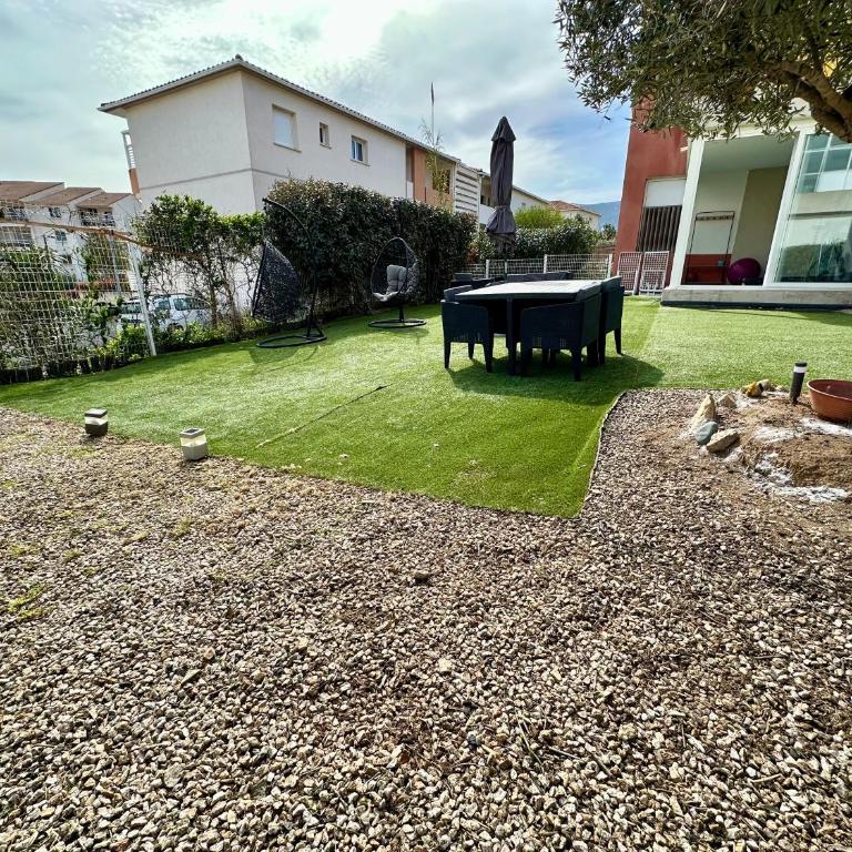 Appartement Cardellina - rez-de-jardin , parking privé - 6 couchages, centre Calvi & plage à pied - Two-Bedroom Apartment - 13