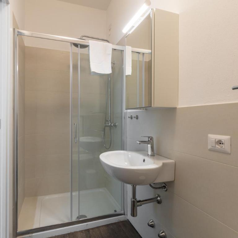 PeschieraHome Apartments - Appartamento Deluxe con 2 Camere da Letto - 13