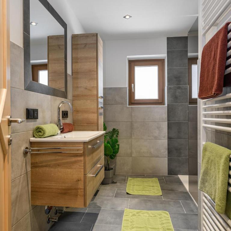 Ferienwohnung Wiesenweg inklusive kostenfreiem Eintritt in die Alpentherme - Apartment mit 2 Schlafzimmern und Dusche - 24
