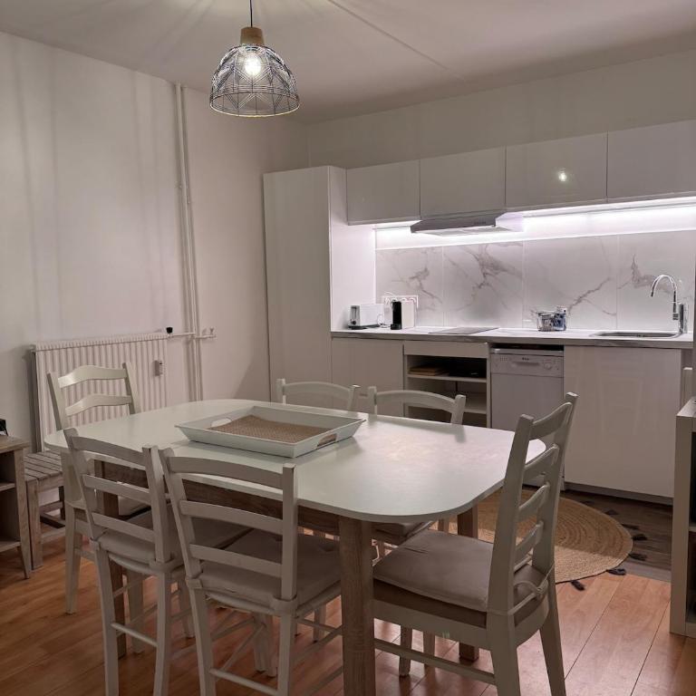 Vacances à Trouville en famille vue mer - Two-Bedroom Apartment with Terrace and Sea View - 3