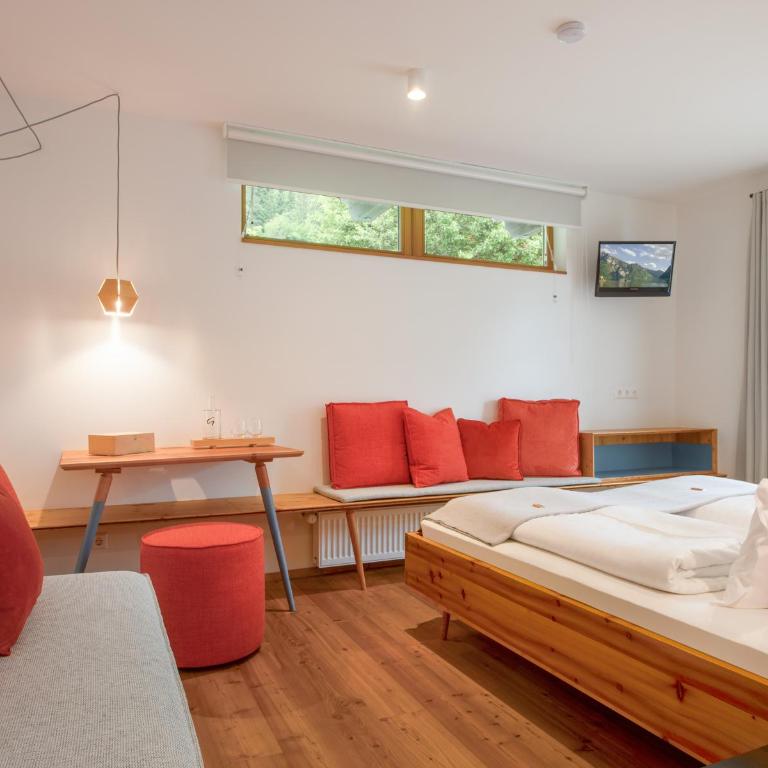 Biohotel Gralhof - Doppelzimmer mit Balkon - 7