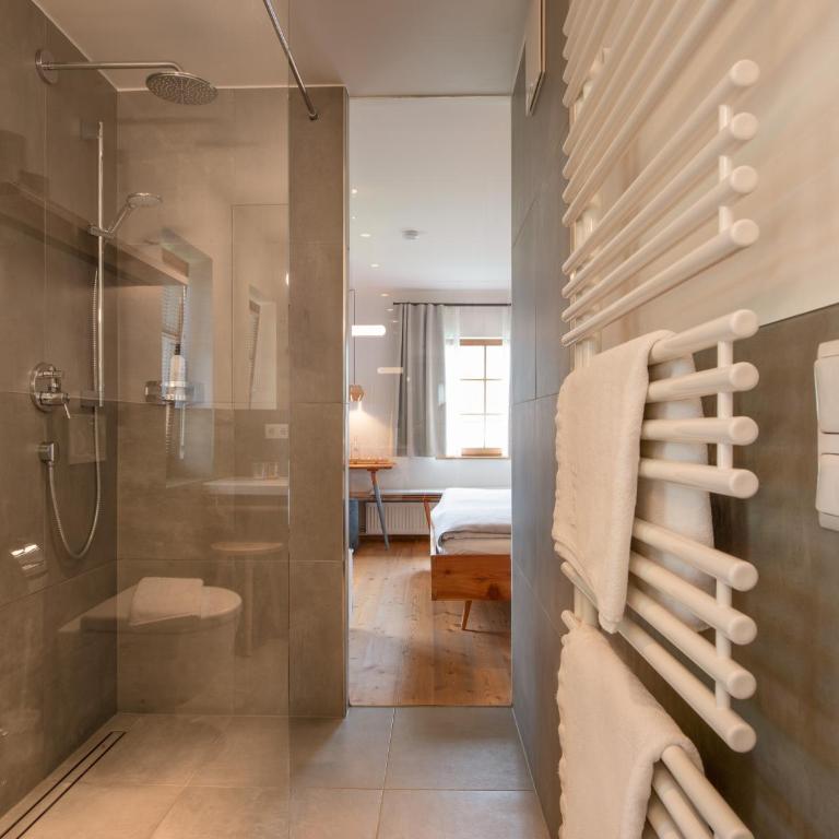 Biohotel Gralhof - Doppelzimmer mit Seeblick - 3