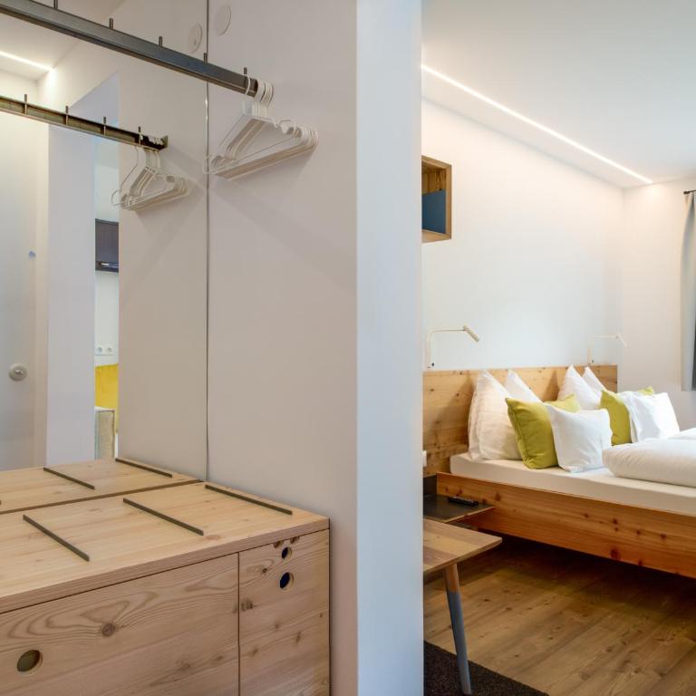 Biohotel Gralhof - Doppelzimmer mit Seeblick - 5