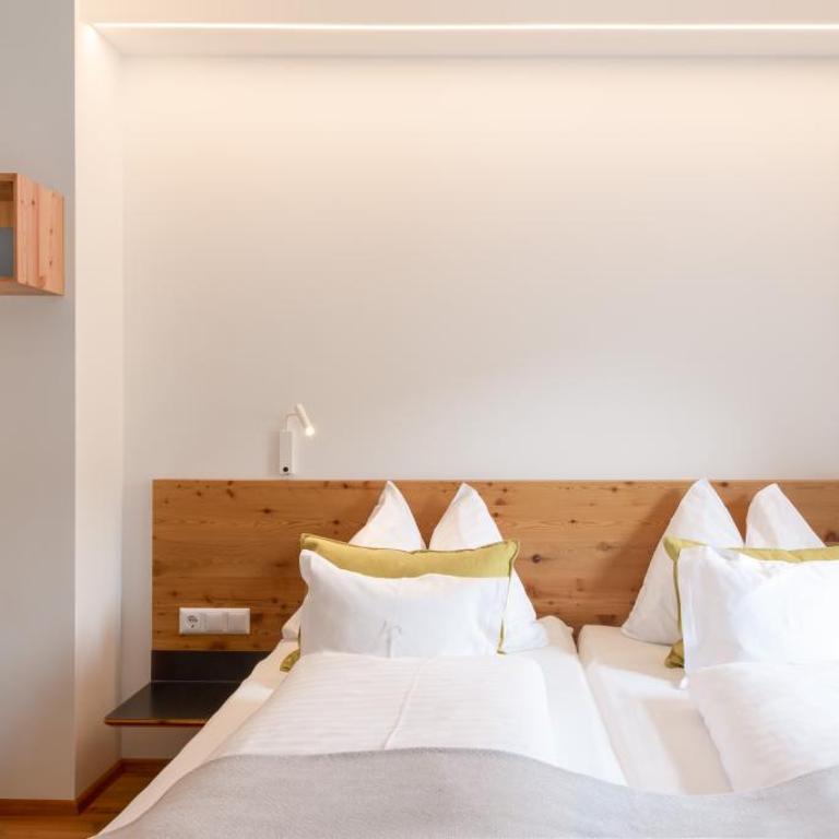 Biohotel Gralhof - Doppelzimmer mit Seeblick - 7