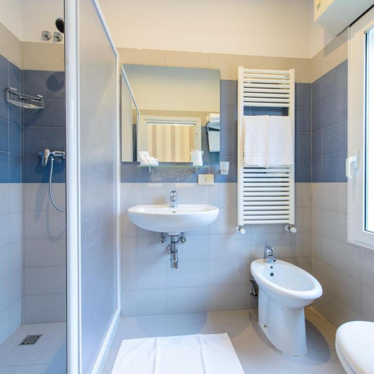 Hotel Falco - Classic Triple Room - 9