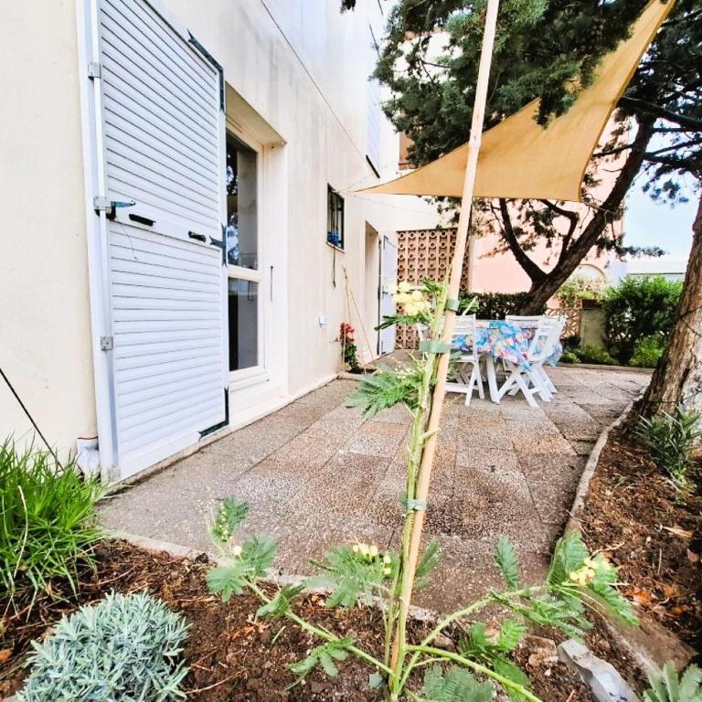 Rez de jardin climatisé avec grande terrasse - Two-Bedroom House - 63