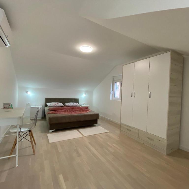 Apartments Marina - One-Bedroom Apartment with Sea View and Balcony - 13