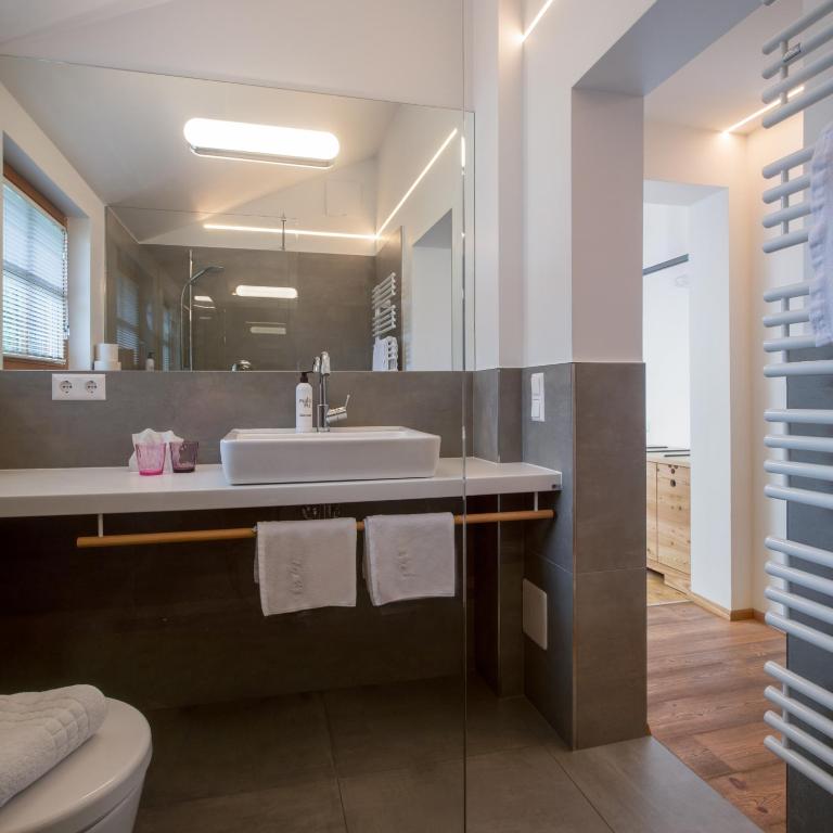 Biohotel Gralhof - Doppelzimmer mit Seeblick - 3