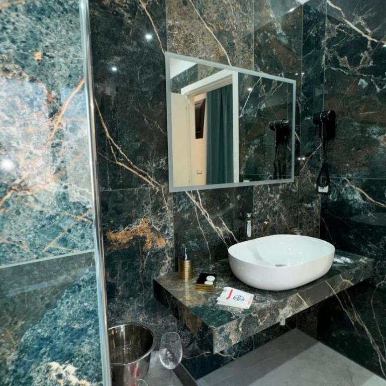 Nuance Suite & Rooms - Camera Matrimoniale con Vasca Idromassaggio - 3