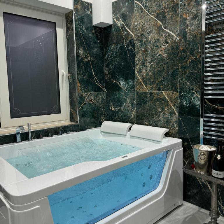 Nuance Suite & Rooms - Camera Matrimoniale con Vasca Idromassaggio - 4