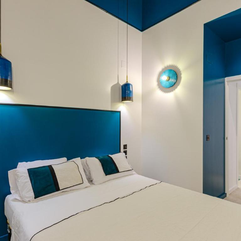 Spacious and luxurious mezzanine apartment in historic center - Three-Bedroom Apartment - 34