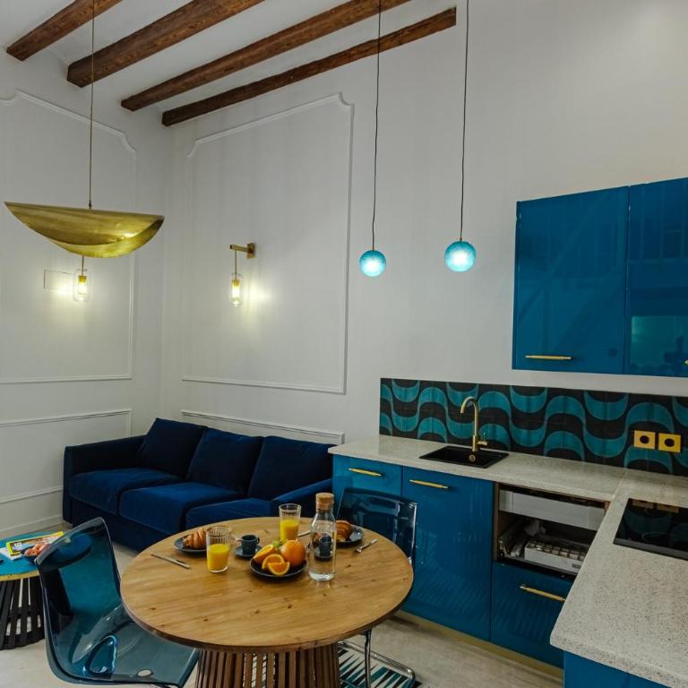 Spacious and luxurious mezzanine apartment in historic center - Three-Bedroom Apartment - 37