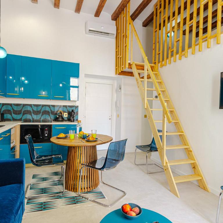 Spacious and luxurious mezzanine apartment in historic center - Three-Bedroom Apartment - 40