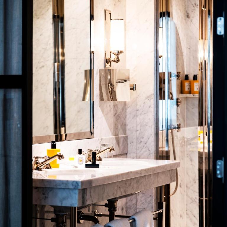 Hôtel de Berri Champs-Élysées, a Luxury Collection Hotel - Deluxe, Guest room, 1 king - 3