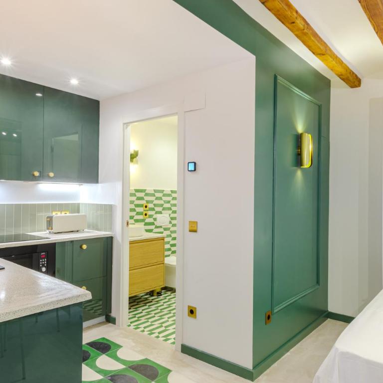 Refined and practical studio in historic center of Alicante - One-Bedroom Apartment - 27