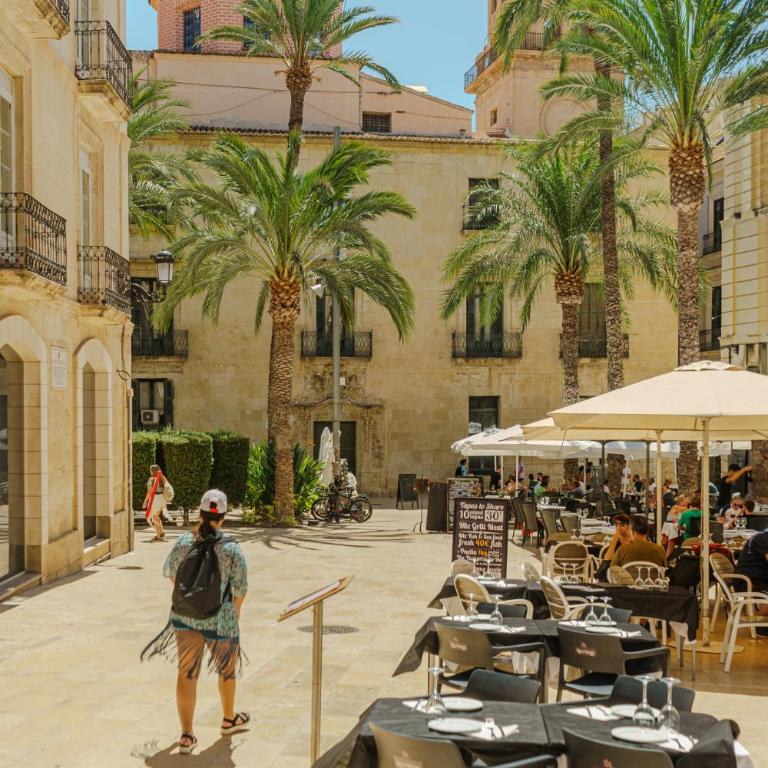Refined and practical studio in historic center of Alicante - One-Bedroom Apartment - 35