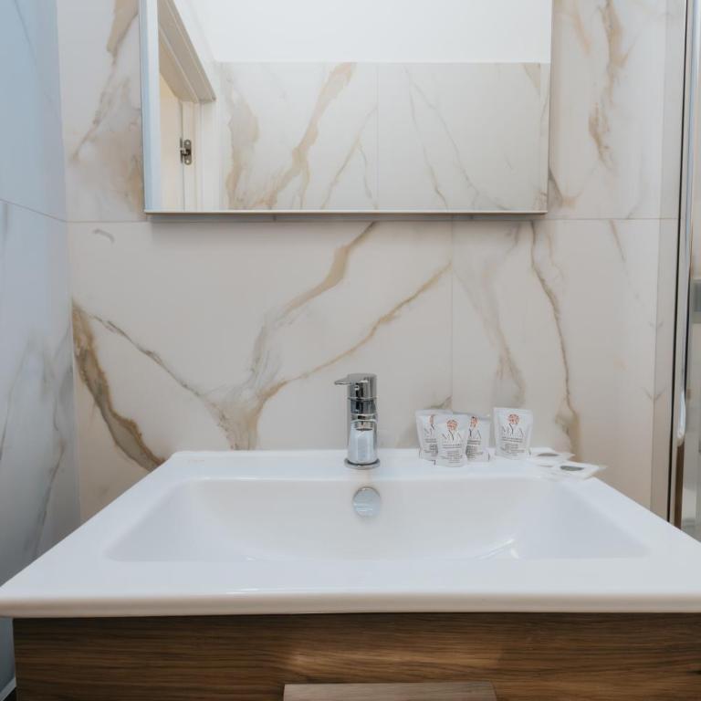 Desire Home - Appartamento Monolocale con 1 Letto Matrimoniale - 4