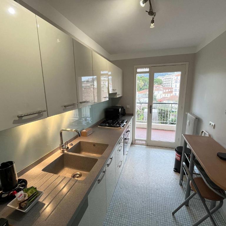 B052-Bel appartement spacieux grand balcon et garage - Apartamento - 5
