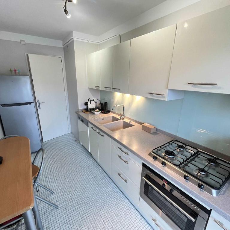 B052-Bel appartement spacieux grand balcon et garage - Apartamento - 6