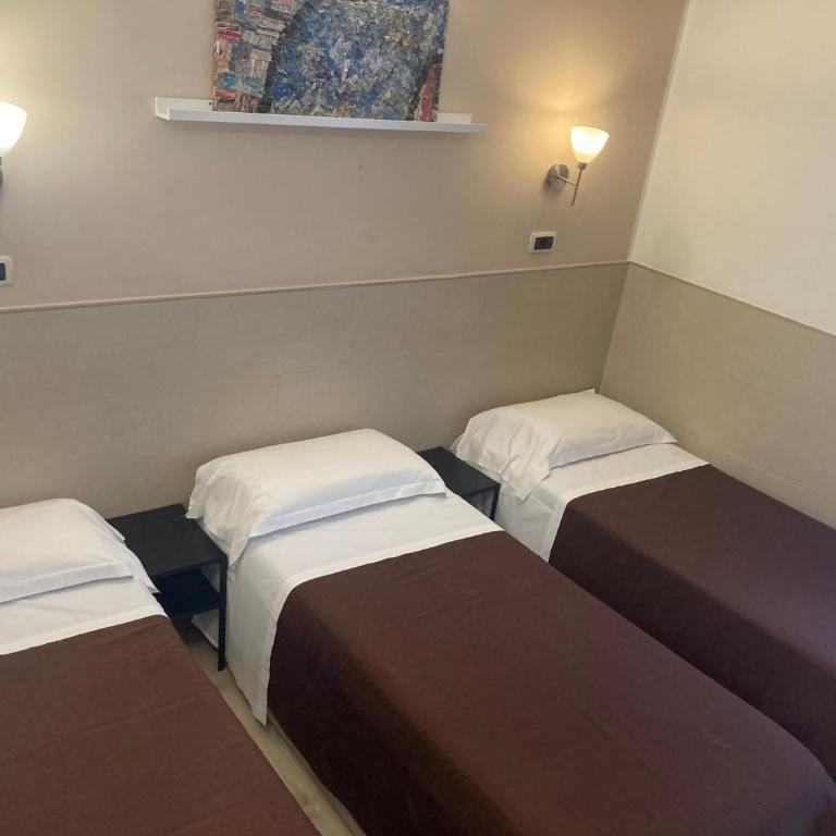 Hotel Indipendenza - Standard Triple Room - 9