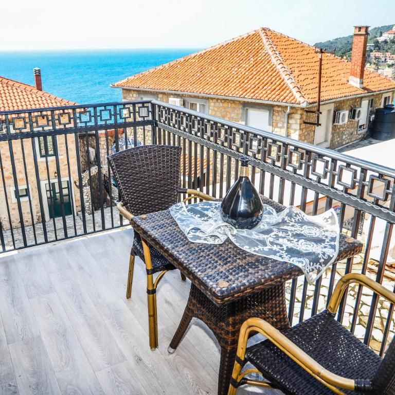 Guest House Alea - Double Room with Balcony and Sea View - 1