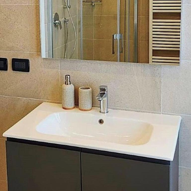 CASA LUINI - new, welcoming and modern apartment in the historic centre of Como, with 2 bedrooms and 1 complete bathroom and a fully equipped kitchen - Appartamento con 2 Camere da Letto - 27