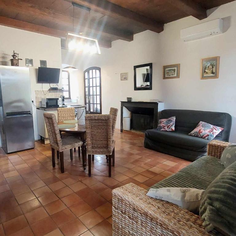 1st floor apartment in 18th century character house - Maison 2 Chambres - 5