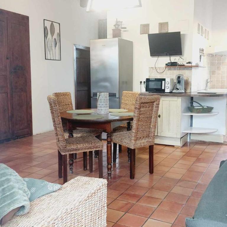 1st floor apartment in 18th century character house - Maison 2 Chambres - 4