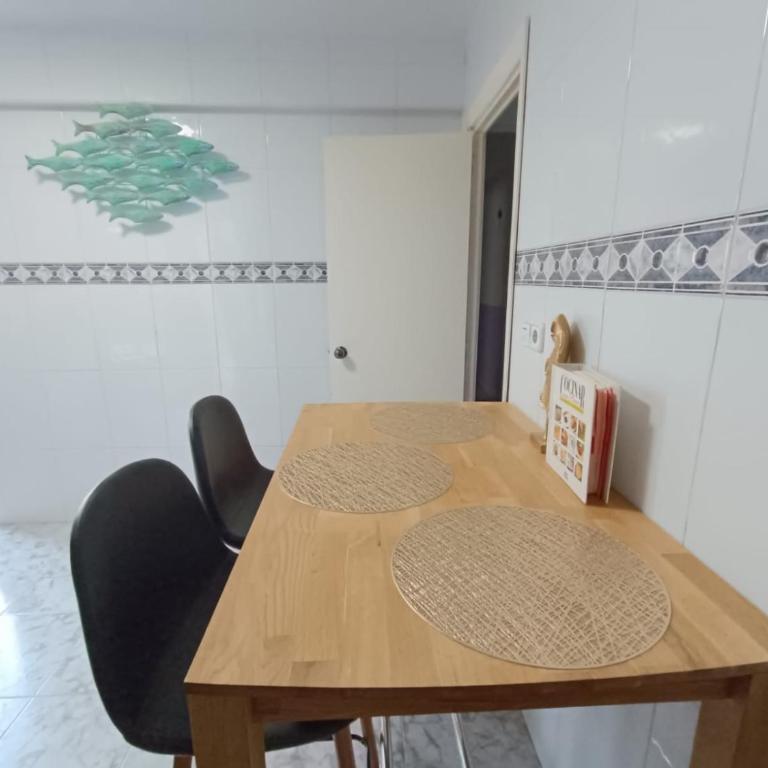 Apartamento artístico en el centro - Three-Bedroom Apartment - 17
