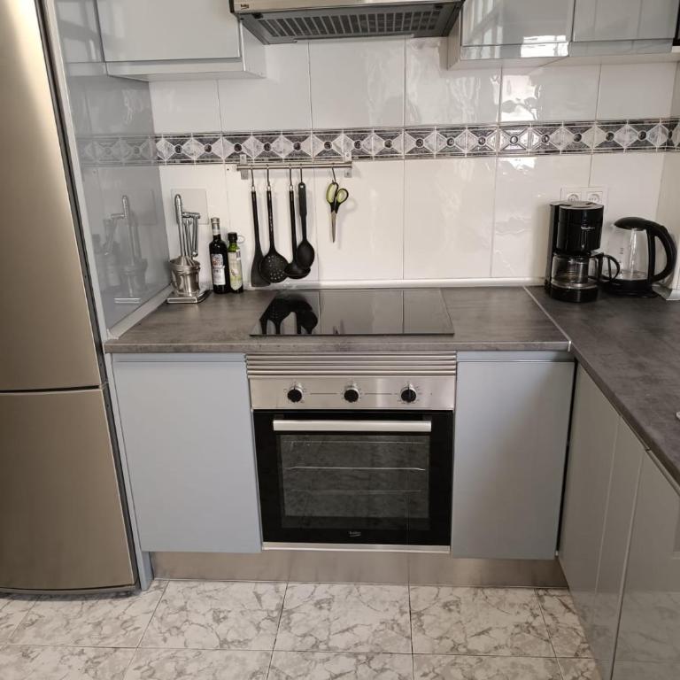 Apartamento artístico en el centro - Three-Bedroom Apartment - 22