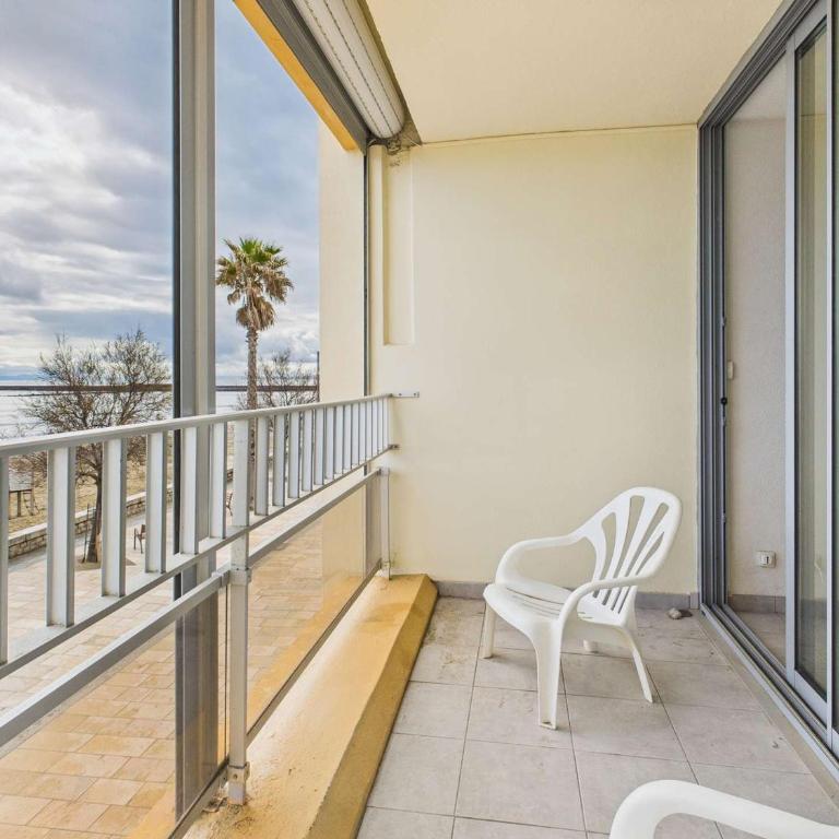 Appartement 2 pièces en front de mer, accès plage direct, proche commerces - One-Bedroom Apartment - 11