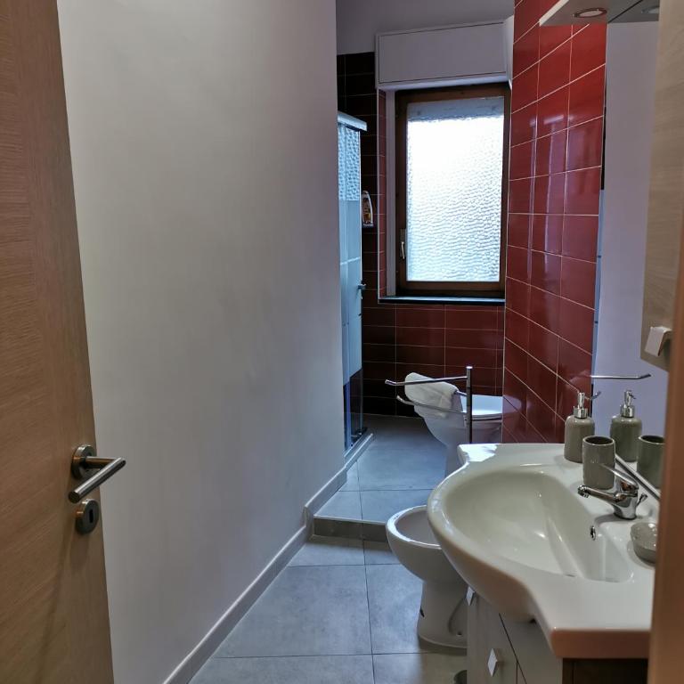 Sorrento's Holidays Rooms - Camera Matrimoniale con Bagno Privato Esterno - 8