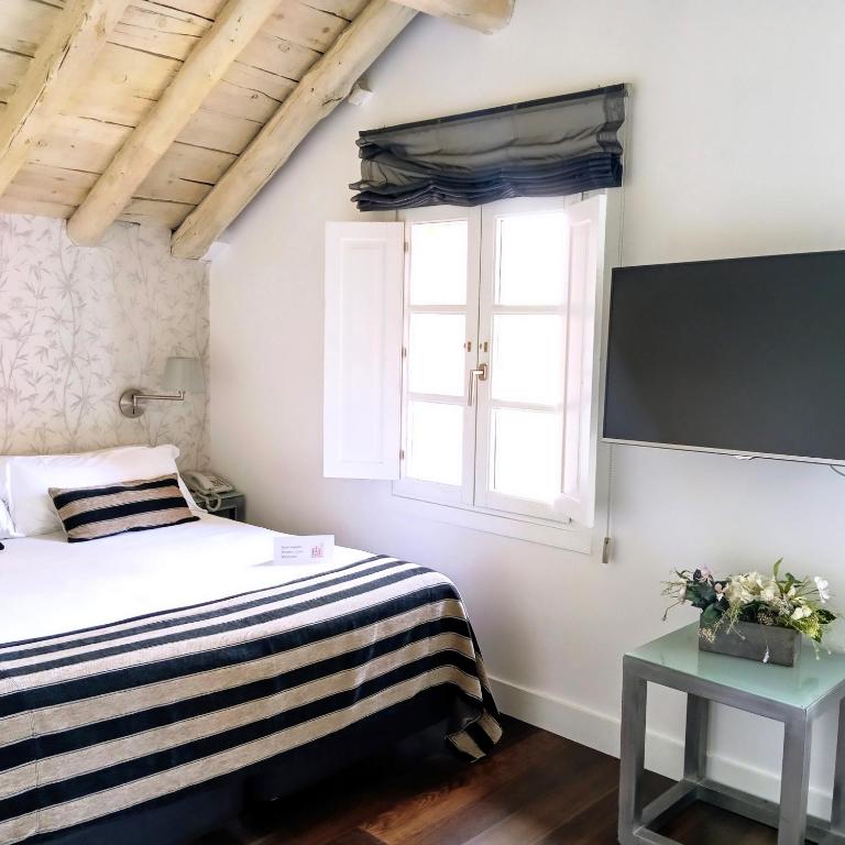Hotel Villa Paulita - Superior Double or Twin Room with Garden View - 5