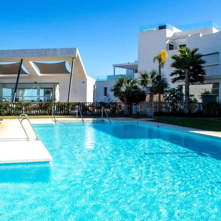 2nd floor Large Terrace & Pool views Casa Banderas - Apartamento Deluxe de 3 dormitorios - 2