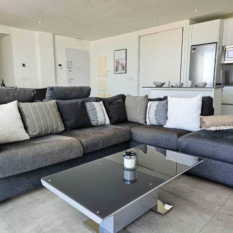 2nd floor Large Terrace & Pool views Casa Banderas - Apartamento Deluxe de 3 dormitorios - 7